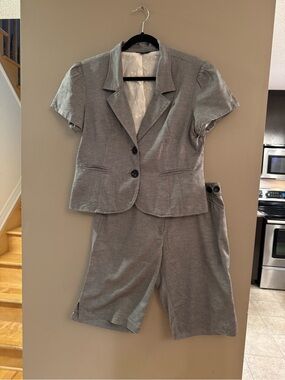 Reitmans Gray Short-Sleeve Blazer & Capri Set